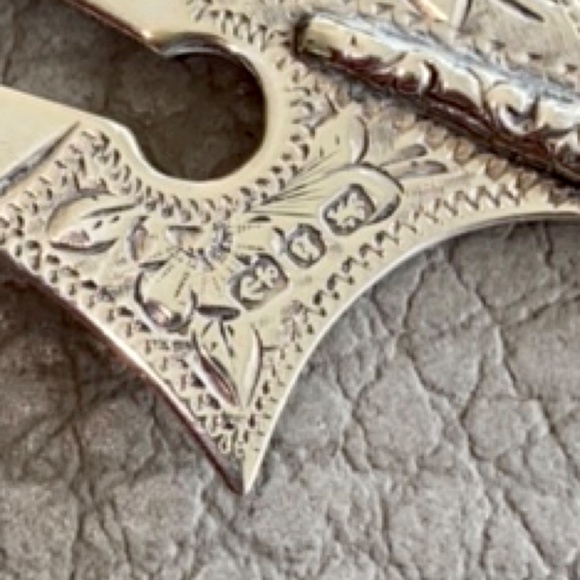 Sheffield Hallmarked Sterling silver cake fork set with trident - Picture 3 of 8